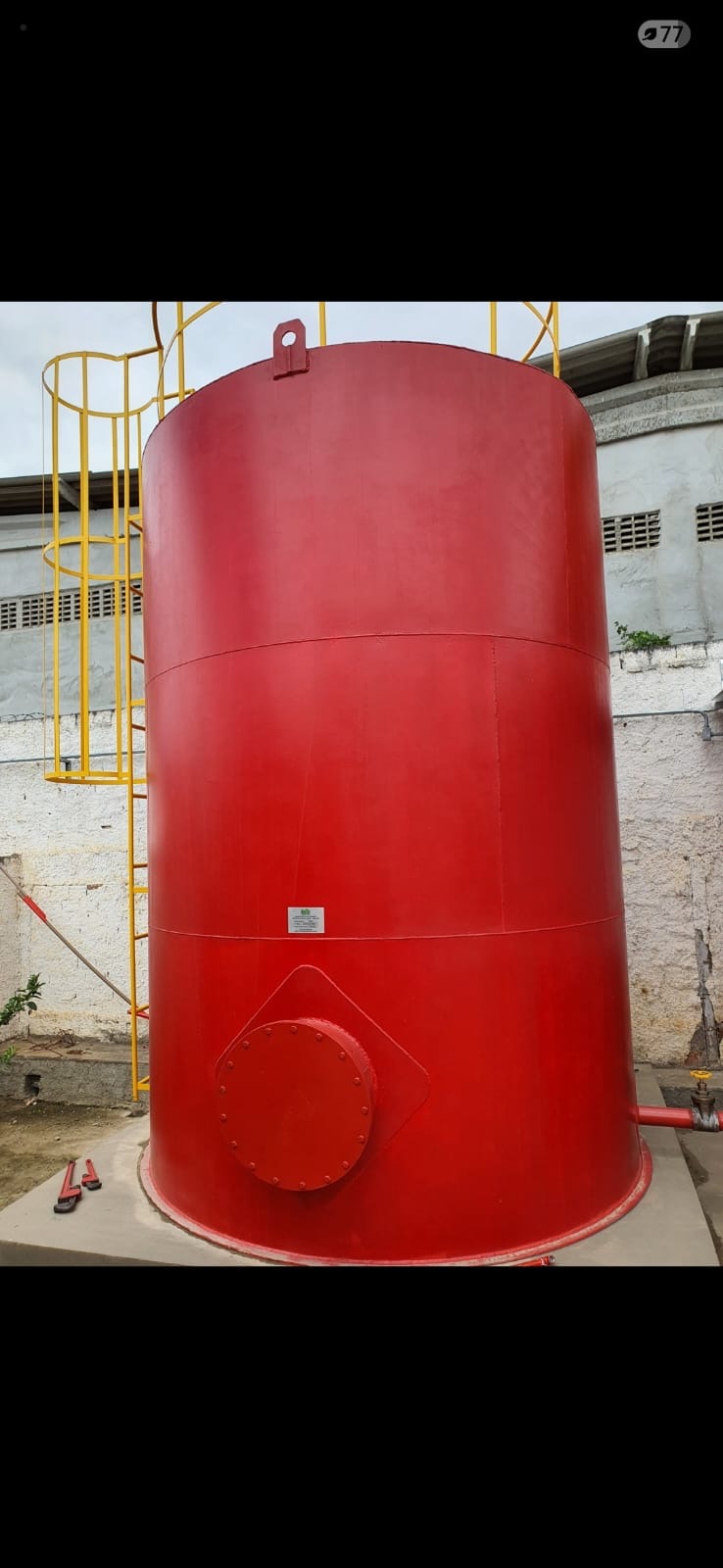 Tanque Industrial Vermelho